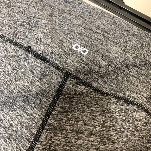 Athletic Crop Capri Leggings - Picture 4 of 6